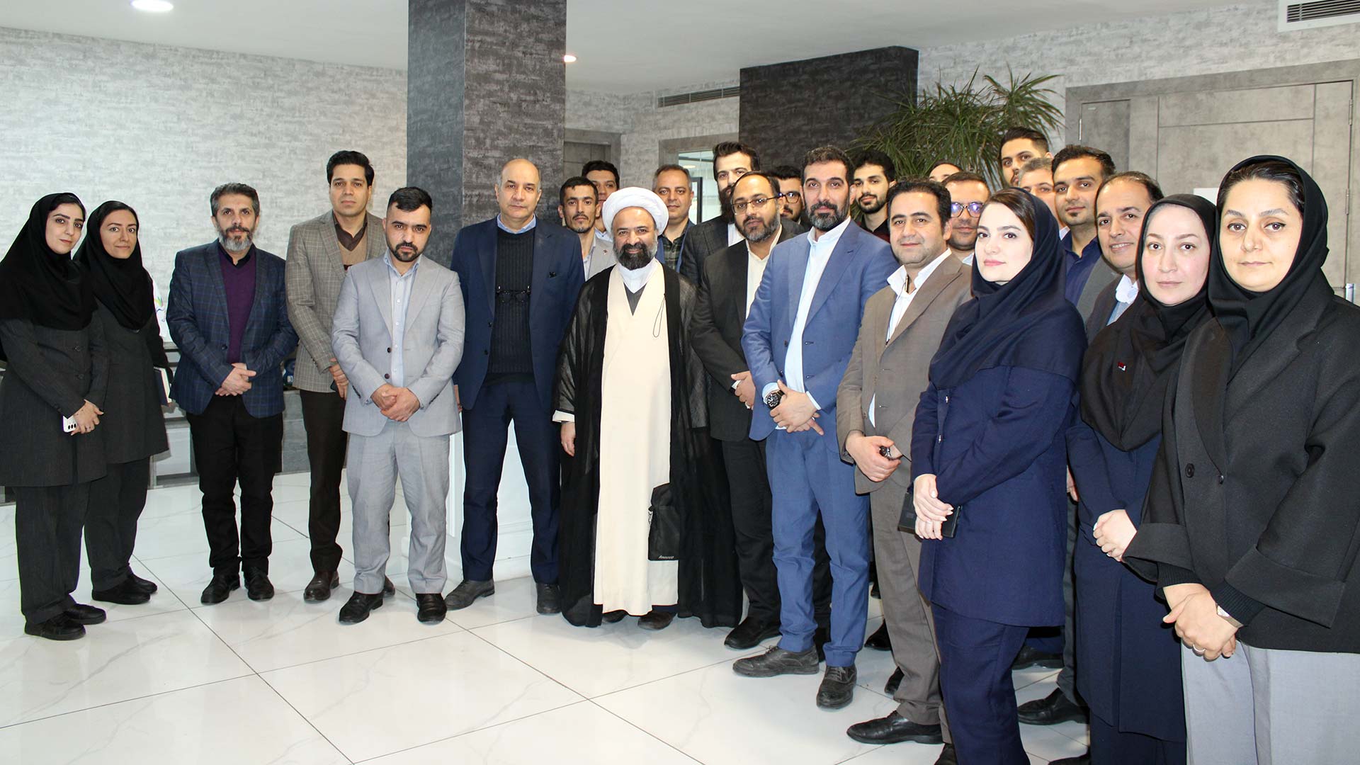 برگزاری جلسه هم‌اندیشی «تبار پدر» در گروه داده‌پردازی پارسیان