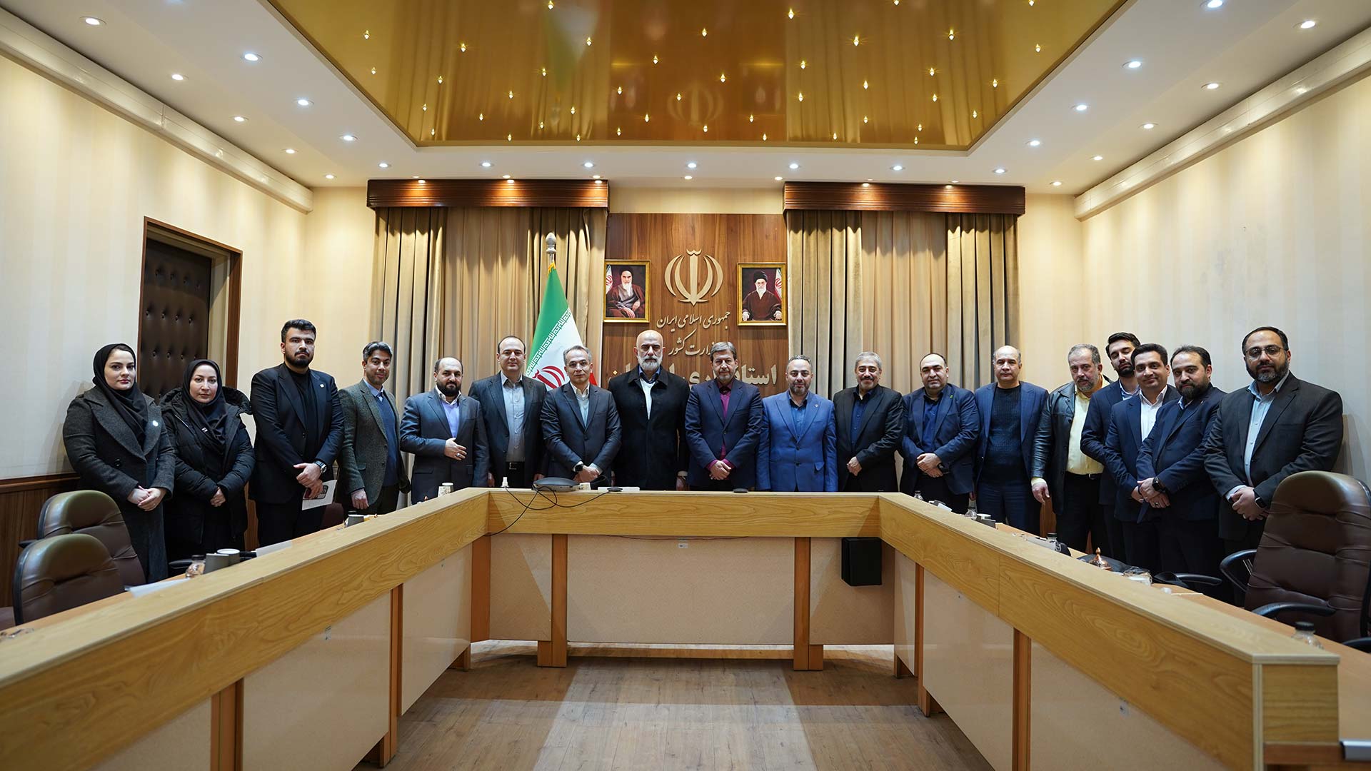 جلسه مشترک مدیر عامل گروه داده پردازی پارسیان و مدیران عامل شرکت های زیر مجموعه گروه با استاندار محترم اصفهان