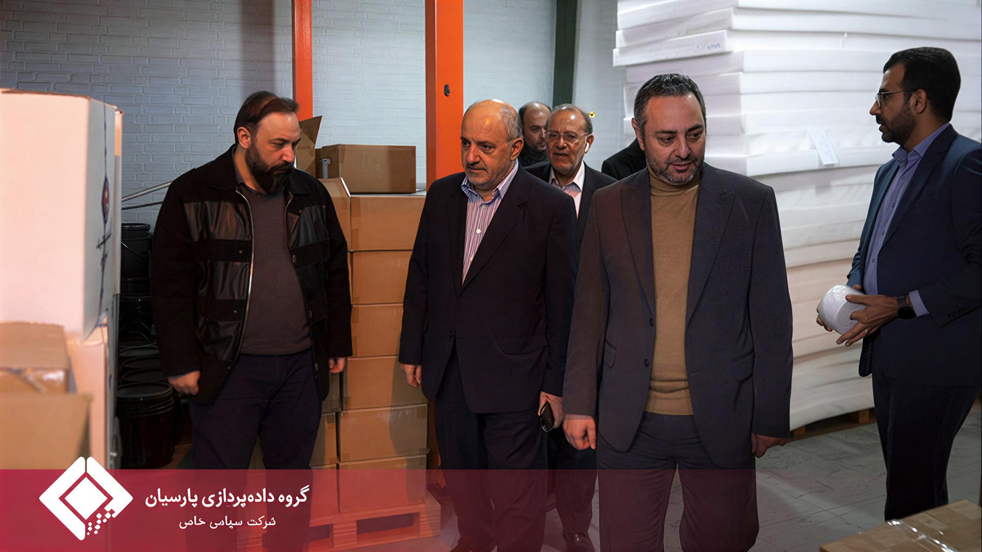 بازدید مدیرعامل بانک پارسیان از کارخانه تولید تجهیزات شرکت تجارت الکترونیک پارسیان کیش