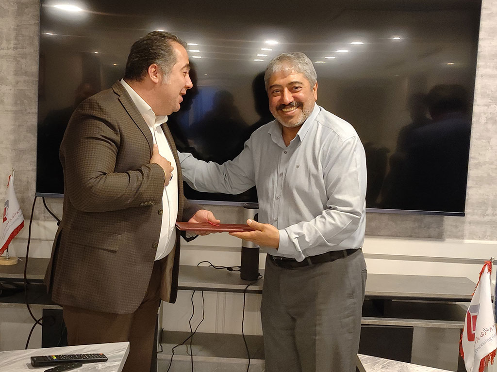 طی حکمی از سوی مدیرعامل گروه داده‌پردازی پارسیان، وحید رزازپور مدیرعامل شرکت آتی‌شهر هوشمند ایرانیان شد