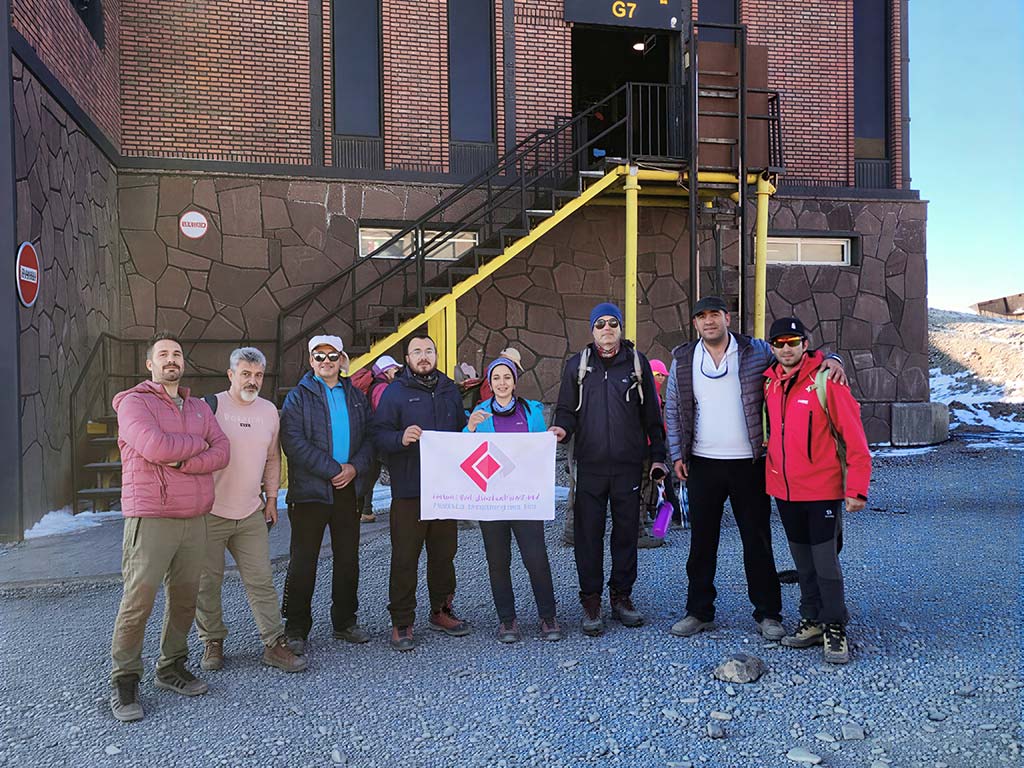 صعود تیم کوهنوردی گروه داده‌پردازی پارسیان به قله توچال