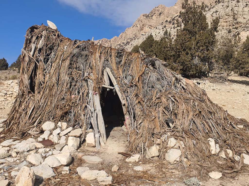 صعود موفق تیم کوهنوردی گرو ه داده پردازی پارسیان به قله تشگر؛ بام استان هرمزگان