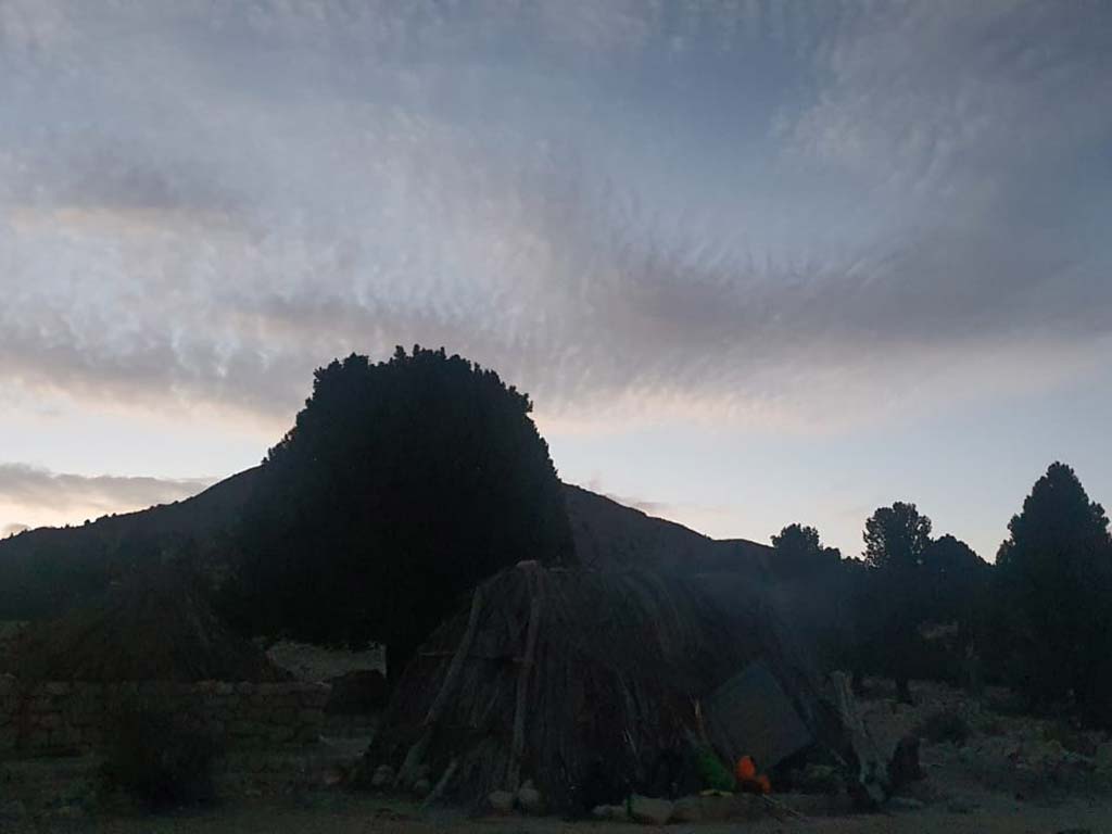 صعود موفق تیم کوهنوردی گرو ه داده پردازی پارسیان به قله تشگر؛ بام استان هرمزگان