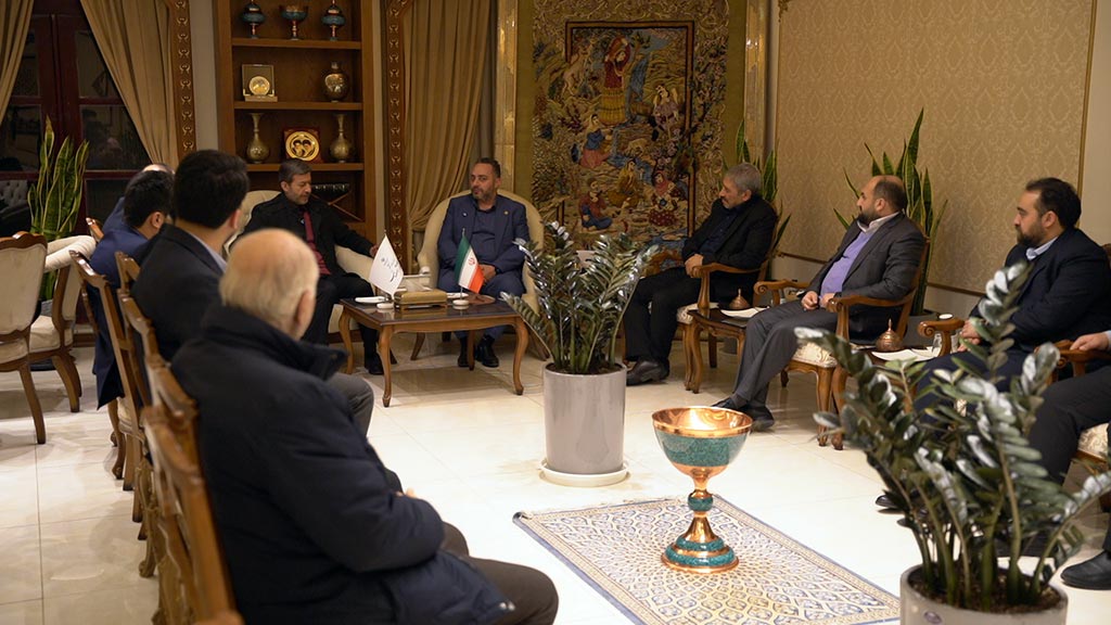 جلسه مشترک مدیر عامل گروه داده پردازی پارسیان و مدیران عامل شرکت های زیر مجموعه گروه با استاندار محترم اصفهان