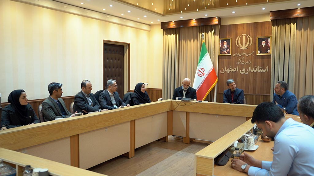 جلسه مشترک مدیر عامل گروه داده پردازی پارسیان و مدیران عامل شرکت های زیر مجموعه گروه با استاندار محترم اصفهان