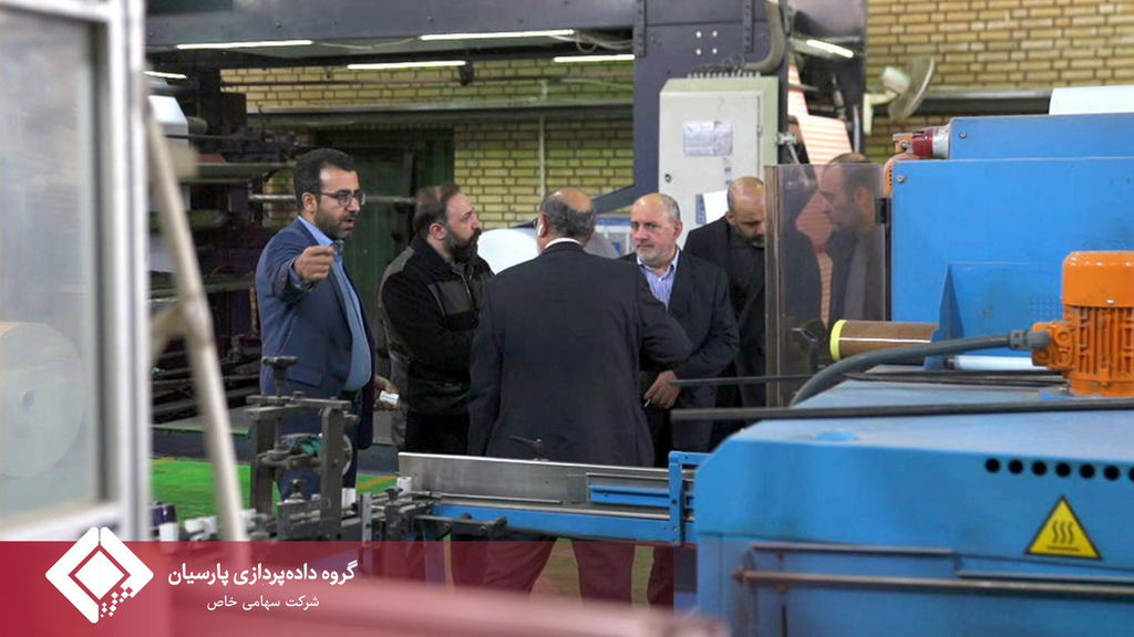 بازدید مدیرعامل بانک پارسیان از کارخانه تولید تجهیزات شرکت تجارت الکترونیک پارسیان کیش