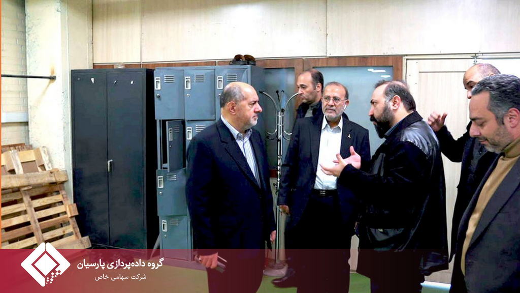بازدید مدیرعامل بانک پارسیان از کارخانه تولید تجهیزات شرکت تجارت الکترونیک پارسیان کیش
