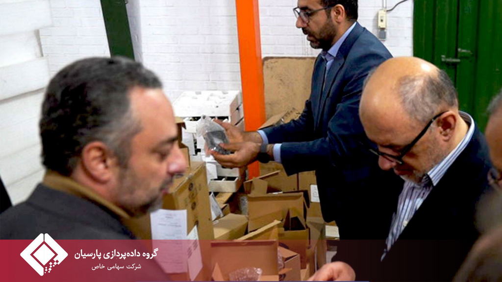 بازدید مدیرعامل بانک پارسیان از کارخانه تولید تجهیزات شرکت تجارت الکترونیک پارسیان کیش