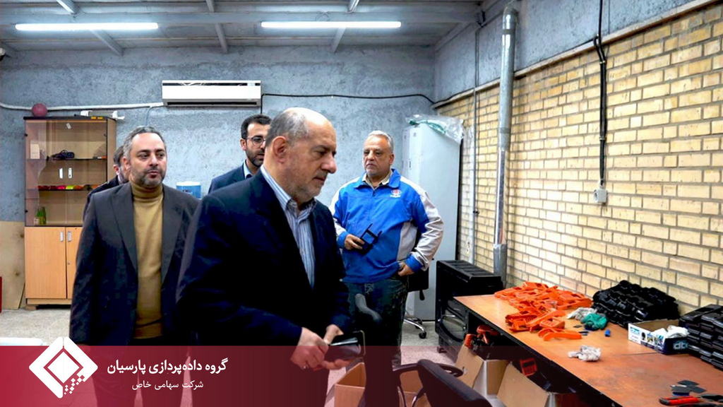 بازدید مدیرعامل بانک پارسیان از کارخانه تولید تجهیزات شرکت تجارت الکترونیک پارسیان کیش