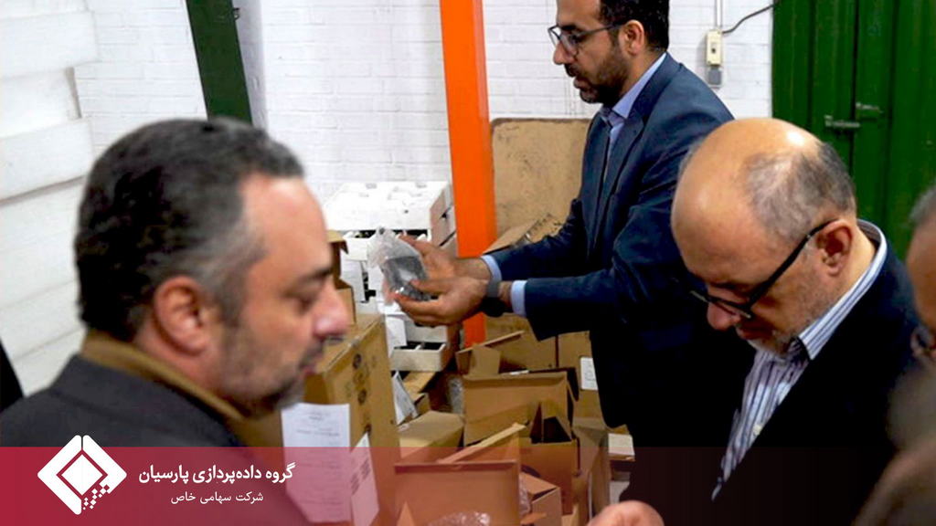 بازدید مدیرعامل بانک پارسیان از کارخانه تولید تجهیزات شرکت تجارت الکترونیک پارسیان کیش
