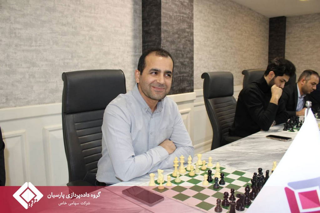 برگزاری مسابقه شطرنج سیمولتانه با حضور استاد بزرگ شطرنج در گروه داده‌پردازی پارسیان