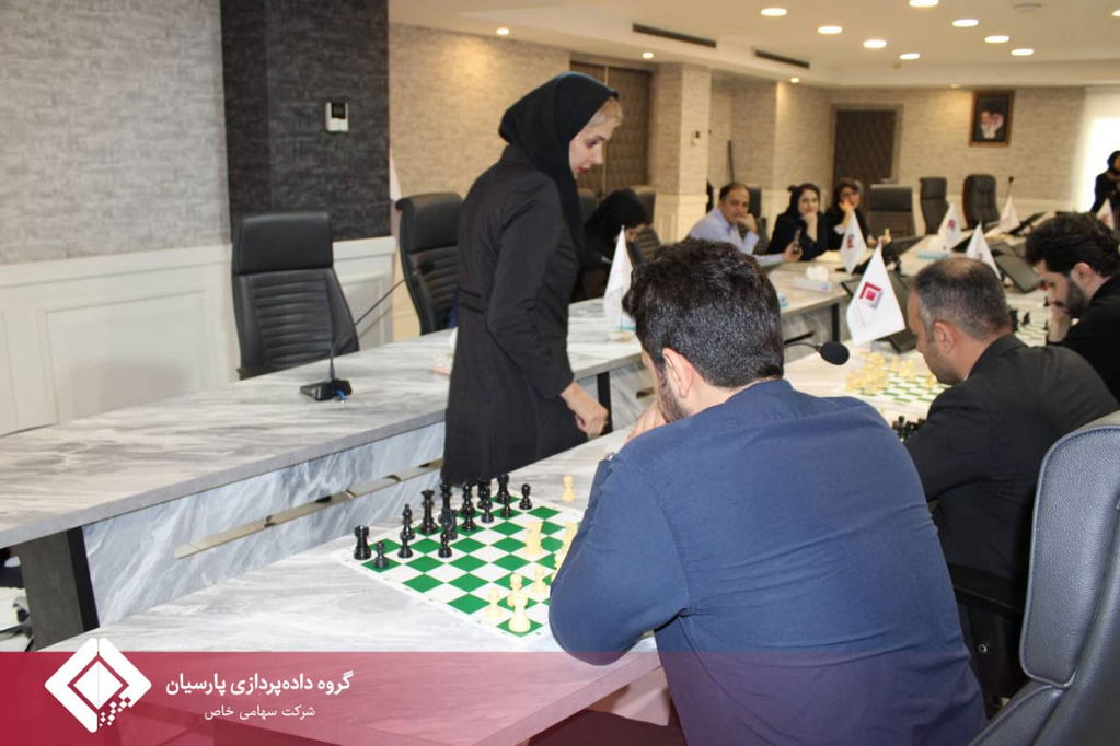 برگزاری مسابقه شطرنج سیمولتانه با حضور استاد بزرگ شطرنج در گروه داده‌پردازی پارسیان