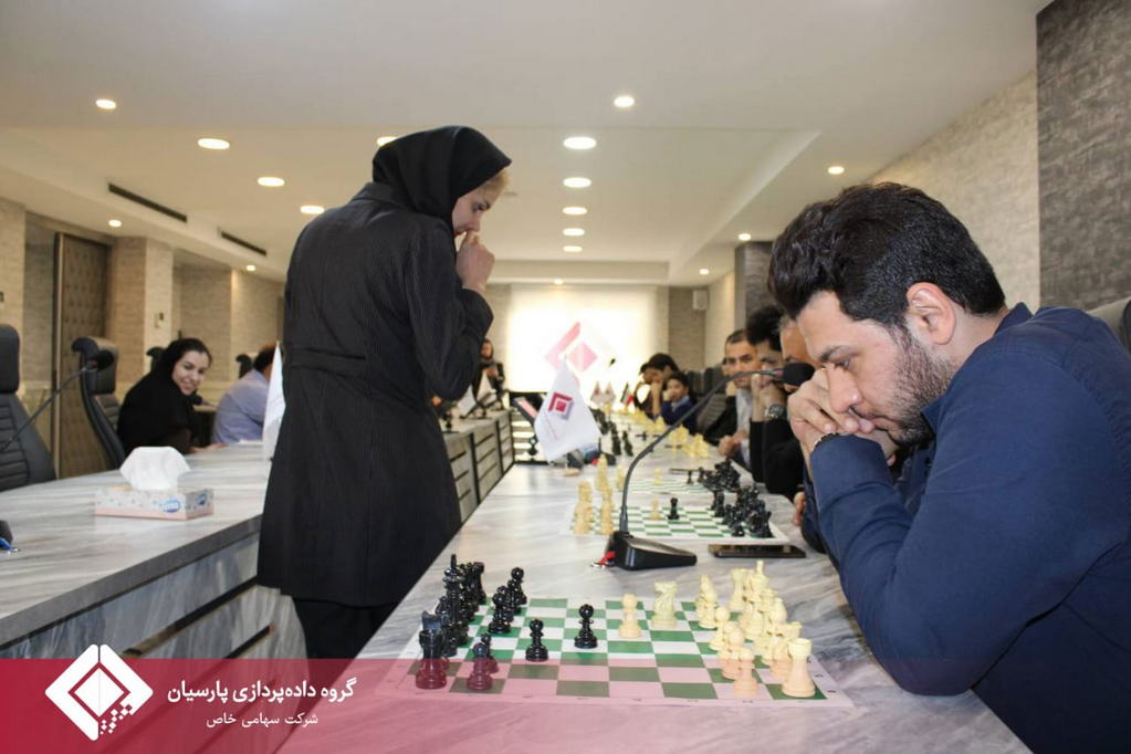 برگزاری مسابقه شطرنج سیمولتانه با حضور استاد بزرگ شطرنج در گروه داده‌پردازی پارسیان
