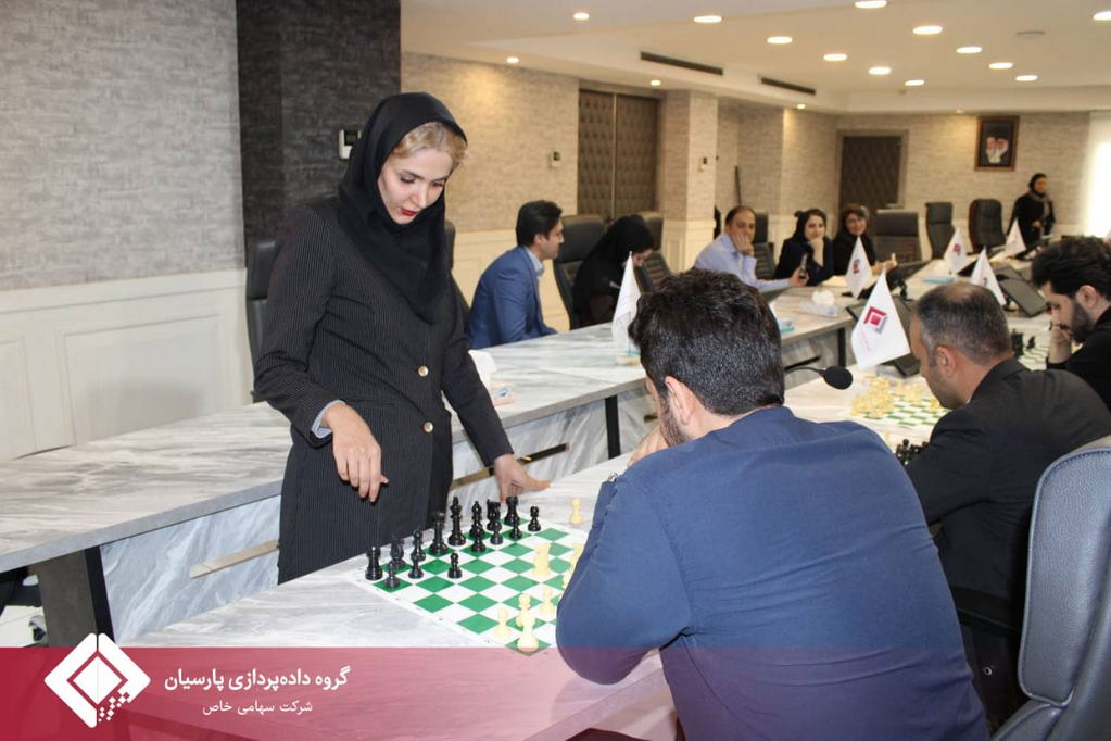 برگزاری مسابقه شطرنج سیمولتانه با حضور استاد بزرگ شطرنج در گروه داده‌پردازی پارسیان