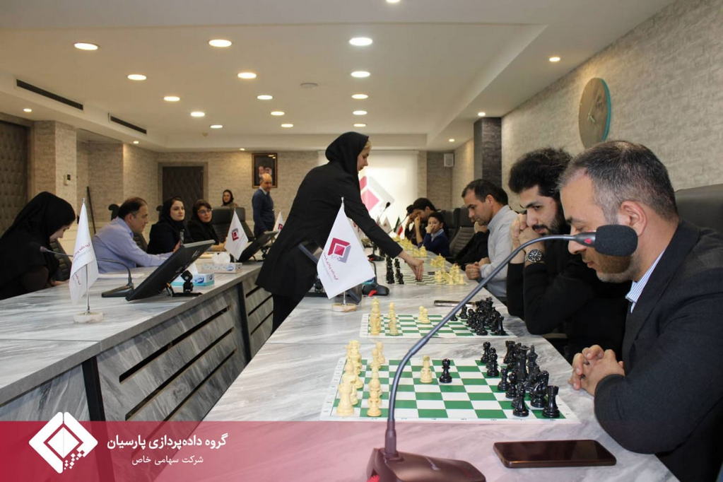 برگزاری مسابقه شطرنج سیمولتانه با حضور استاد بزرگ شطرنج در گروه داده‌پردازی پارسیان