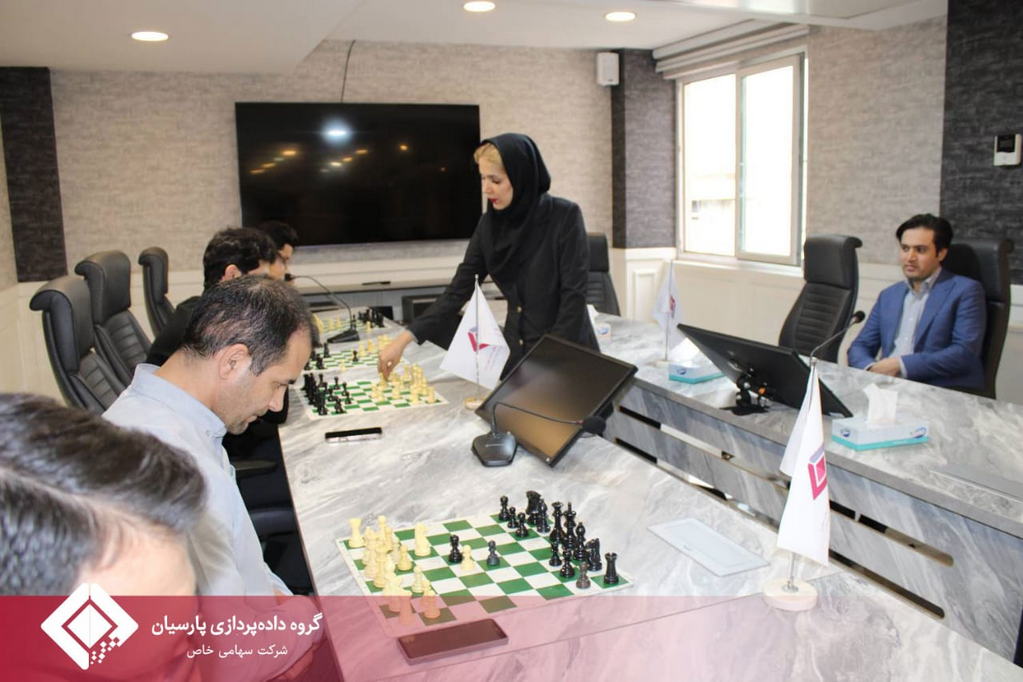 برگزاری مسابقه شطرنج سیمولتانه با حضور استاد بزرگ شطرنج در گروه داده‌پردازی پارسیان
