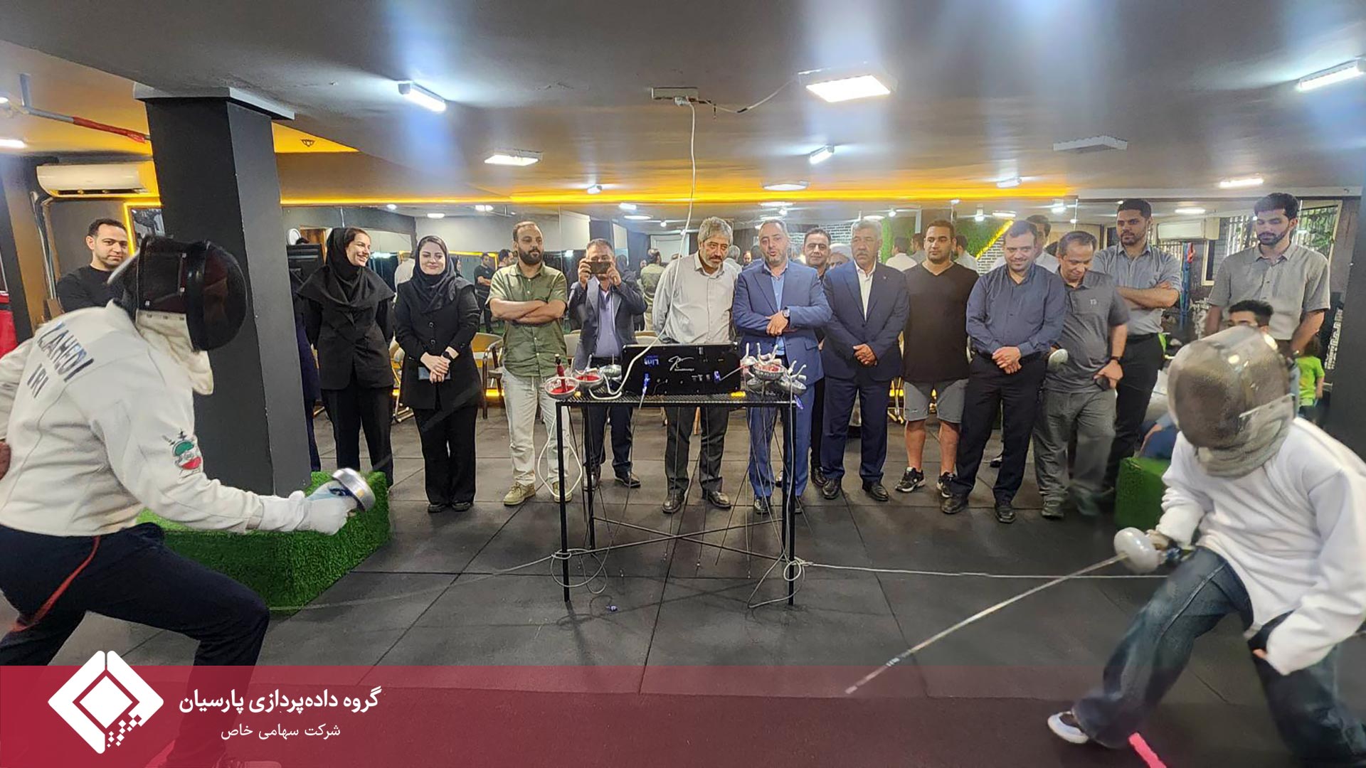 شمشیربازی برای دقت و تمرکز؛ روزی متفاوت برای مدیران و کارکنان گروه داده‌پردازی پارسیان