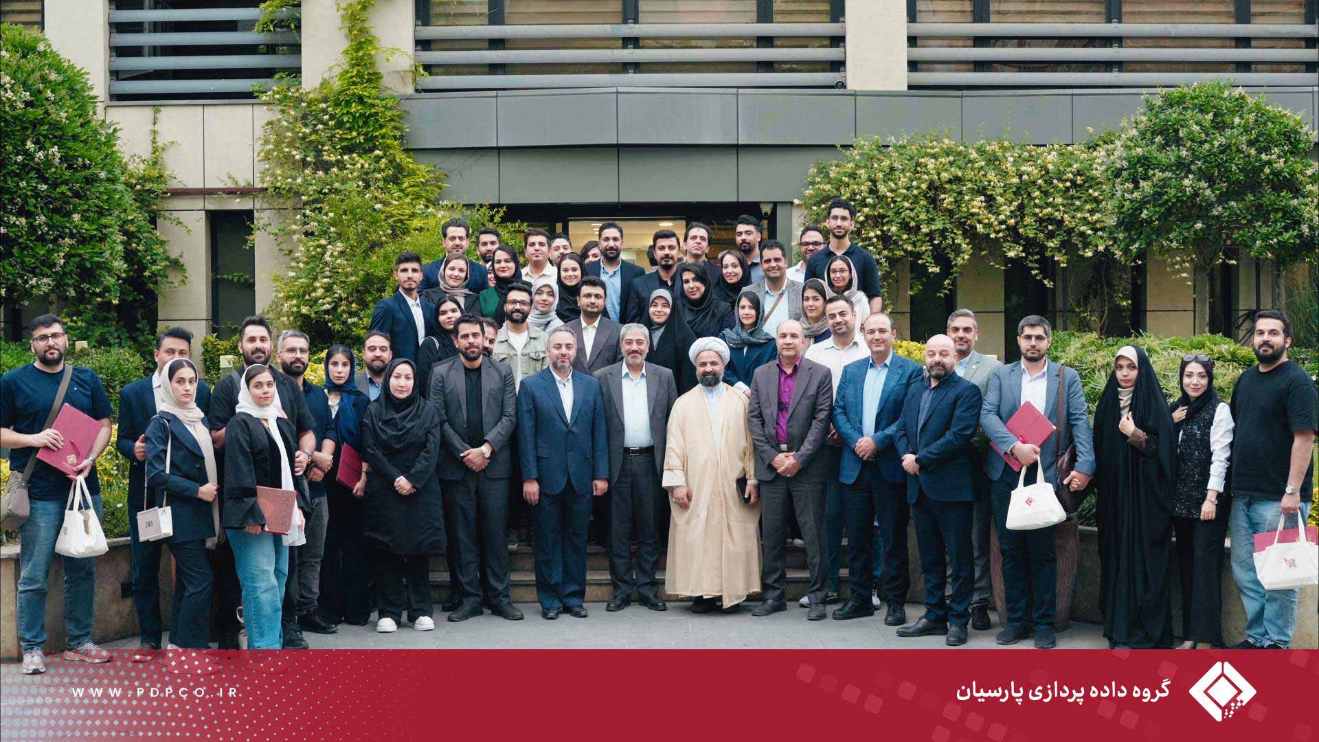 مراسم تقدیر از زوج‌های تازه‌ازدواج‌کرده در گروه داده‌پردازی پارسیان برگزار شد