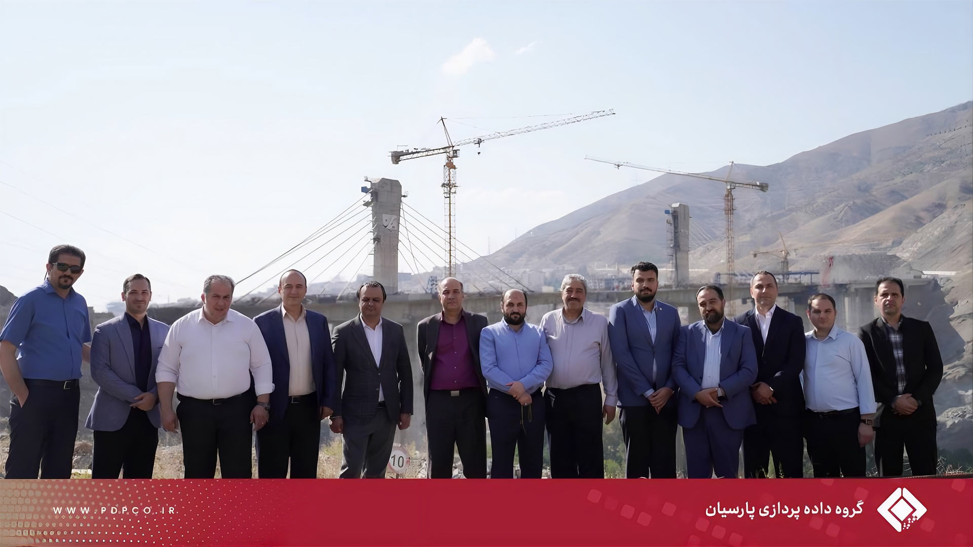 بازدید مدیران گروه داده‌پردازی پارسیان از پل B1 هدف قرار گرفته در ایام جنگ تحمیلی