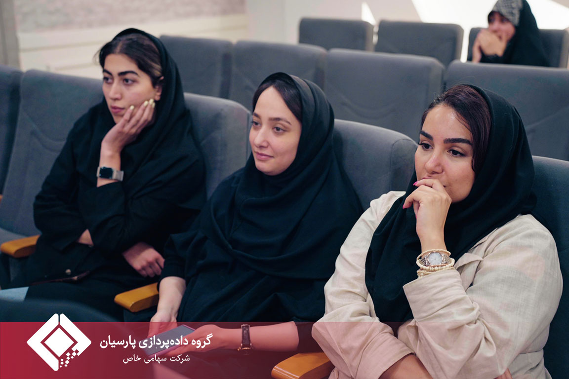 گزارش برگزاری مراسم بزرگداشت روز فناوری اطلاعات در هلدینگ داده‌پردازی پارسیان