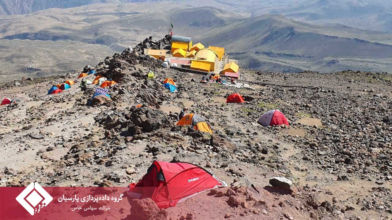 صعود موفق تیم کوهنوردی گروه داده‌پردازی پارسیان به قله دماوند