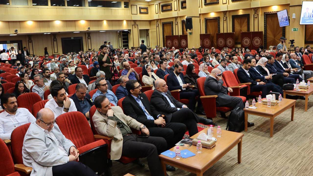 حضور نمایندگان گروه داده پردازی پارسیان در همایش "سرمایه انسانی از درد تا دگرگونی"