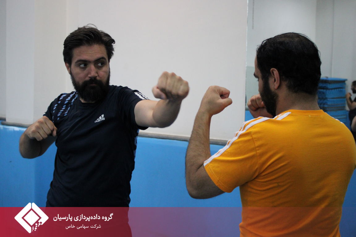 برگزاری دوره آموزشی ساواته و دفاع شخصی در گروه داده‌پردازی پارسیان