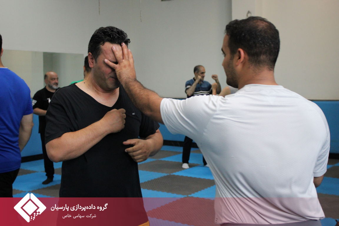 برگزاری دوره آموزشی ساواته و دفاع شخصی در گروه داده‌پردازی پارسیان