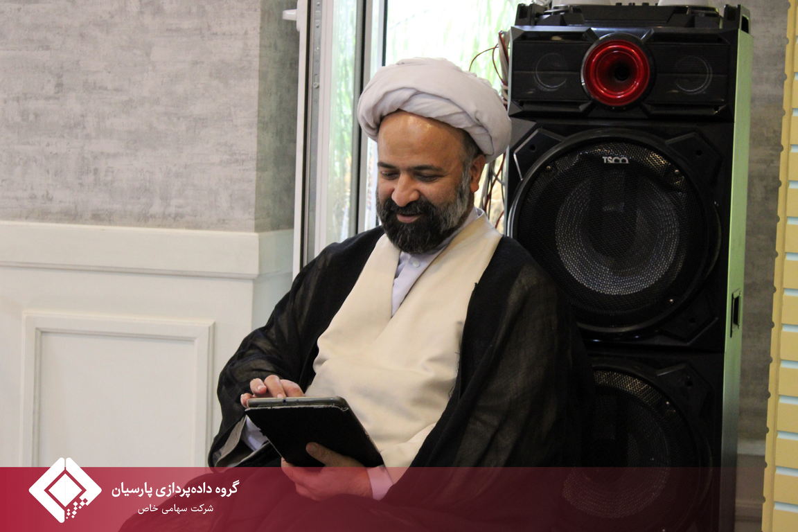 تجلیل از برگزیدگان مسابقه کتابخوانی در گروه داده‌پردازی پارسیان همزمان با عید میلاد نبی اکرم (ص)