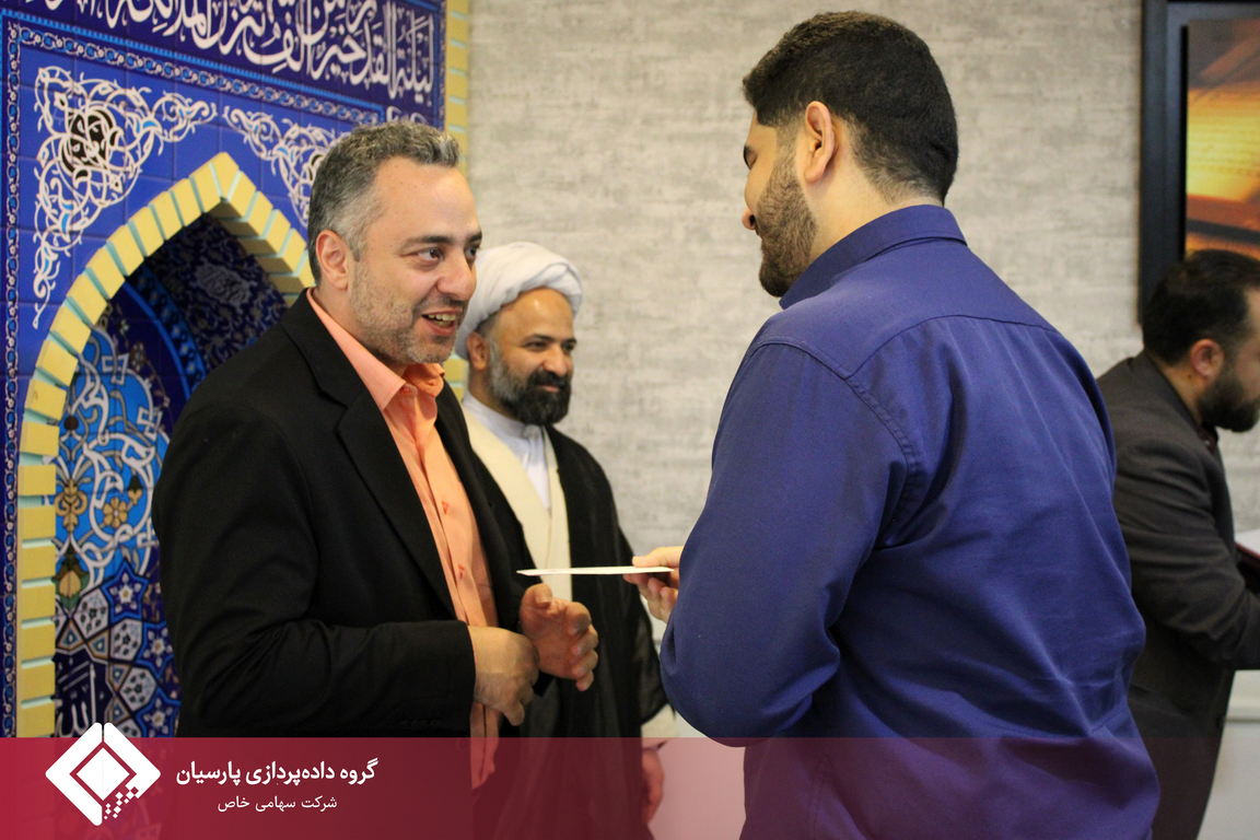 تجلیل از برگزیدگان مسابقه کتابخوانی در گروه داده‌پردازی پارسیان همزمان با عید میلاد نبی اکرم (ص)